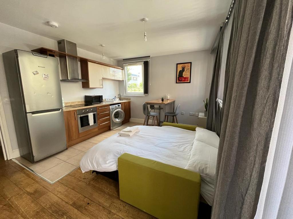 London Modern Flat Near Transports Londres Exterior foto