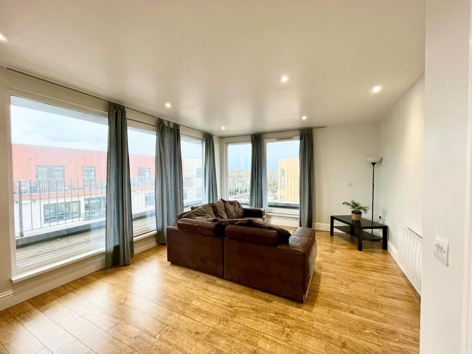 London Modern Flat Near Transports Londres Exterior foto
